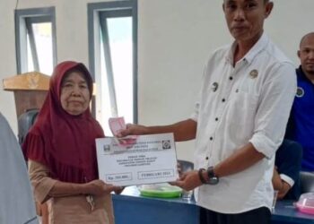 Peratin Pekon Biha, Rizkon Alhuda S.H, menyalurkan Bantuan Lansung Tunai - Dana Desa (BLT-DD) tahun anggaran 2024 kepada 26 Keluarga Penerima Manfaat (KPM).