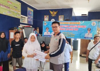 Peratin Pekon Pelita Jaya, Wawan Ardi Saputra S.H, memberikan beasiswa bagi pelajar-pelajar berprestasi dan kurang mampu untuk tingkat Sekolah Dasar (SD) dan Sekolah Menengah Pertama (SMP), Jumat (19/04/2024).