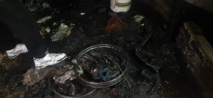 Personil Polsek Siantar Martoba olah Tempat Kejadian Perkara (TKP) kebakaran tumpukan barang bekas, pada Sabtu  (14/4/2024) malam, pukul 20.00 WIB.