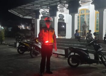 Sat Lantas Polres Simalungun mengadakan kegiatan Patroli Lampu Biru (Blue Light Patrol), beserta pengamanan dan pengaturan lalu lintas di sejumlah masjid wilayah hukum Polres Simalungun, Rabu, 3 April 2024.
