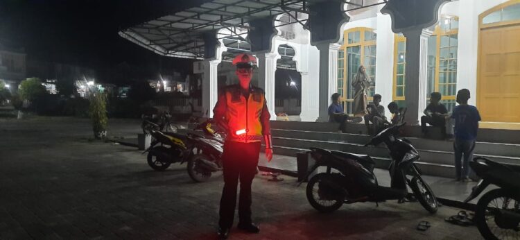 Sat Lantas Polres Simalungun mengadakan kegiatan Patroli Lampu Biru (Blue Light Patrol), beserta pengamanan dan pengaturan lalu lintas di sejumlah masjid wilayah hukum Polres Simalungun, Rabu, 3 April 2024.