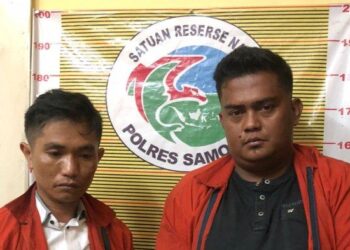 Kedua pelaku masing-masing, JB (36) warga Parbuluan Dairi dan BG (32) warga Kuta Gunung Dairi ditangkap Sat Narkoba Polres Samosir.