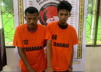 Foto kedua tersangka dan barang bukti sabu yang diamankan Polisi.