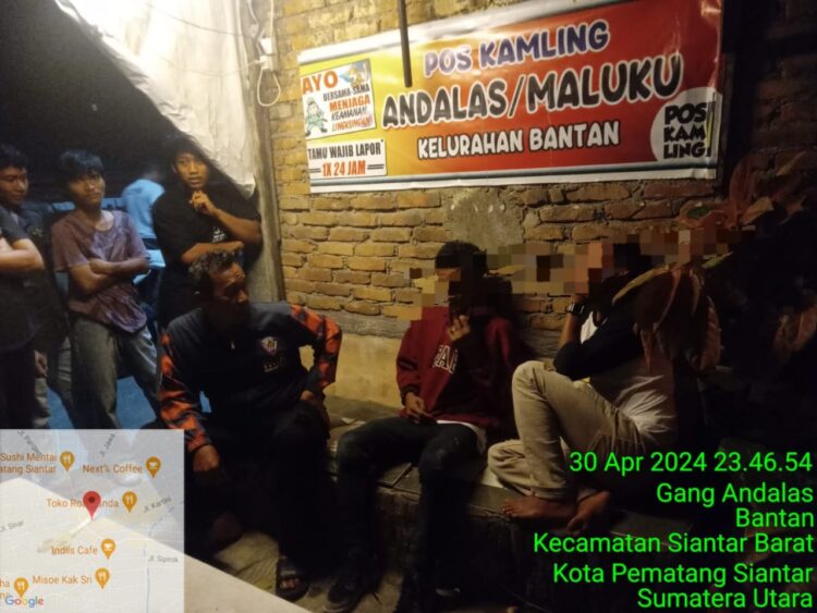 Bhabinkamtibmas Kelurahan Bantan, AIPDA Rayendra P. Damanik, menyelesaikan perkara percobaan pencurian melalui problem solving, pada Selasa (29/4/2024) malam.