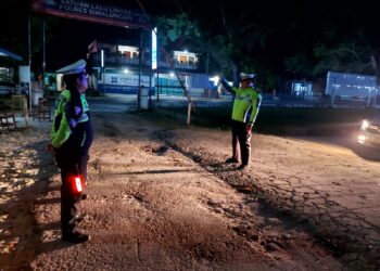 Sat Lantas Polres Simalungun menggelar Blue Light Patrol (BLP), pada Selasa (28/5/2024), mulai pukul 21.00 WIB hingga selesai.