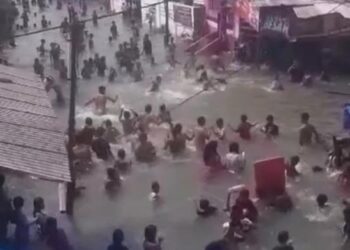 Tangkapan layar video viral soal banjir rob di Kecamatan Medan Belawan. (Foto: Istimewa).