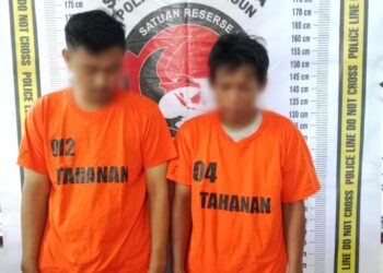 Foto kedua tersangka dan barang bukti sabu yang diamankan Sat Narkoba Polres Simalungun.