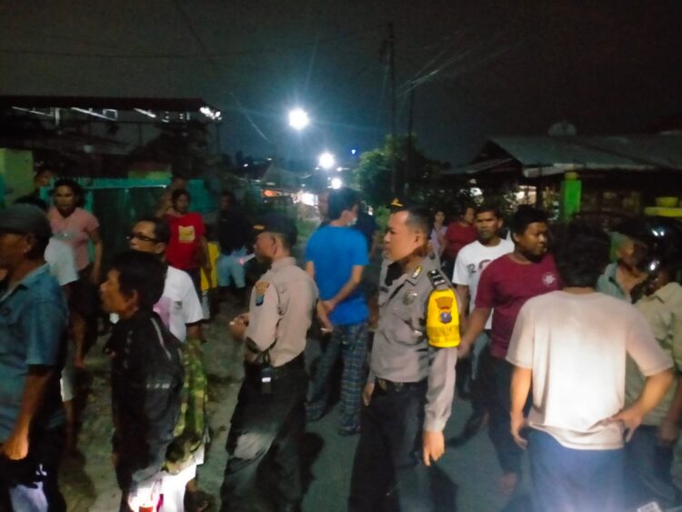 Polsek Siantar Utara dipimpin Kanit Samapta, IPDA E. Sitohang dan Kanit Intelkam, AIPDA Jimmi Manik, melaksanakan patroli dalam mengantisipasi dan menekan aksi tawuran, pada Kamis (23/5/2024) malam, mulai pukul 21.00 WIB.