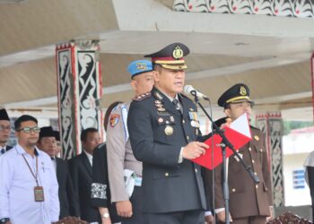 Kapolres Pematangsiantar, AKBP Yogen Heroes Baruno, S.H, S.I.K, pimpin upacara peringatan Hari Kebangkitan Nasional ke 116, pada Senin (20/5/2024), di Lapangan Haji Adam Malik Kota Pematangsiantar.