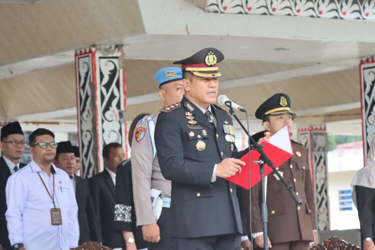 Kapolres Pematangsiantar, AKBP Yogen Heroes Baruno, S.H, S.I.K, pimpin upacara peringatan Hari Kebangkitan Nasional ke 116, pada Senin (20/5/2024), di Lapangan Haji Adam Malik Kota Pematangsiantar.