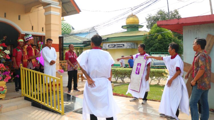 Para petugas Lapas Kelas IIA Pematangsiantar bersama Warga Binaan Pemasyarakatan (WBP) Nasrani merayakan Paskah.