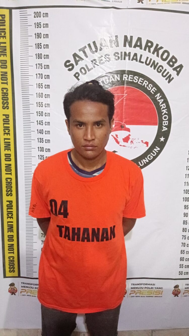 Foto pelaku yang diamankan Satnarkoba Polres Simalungun.