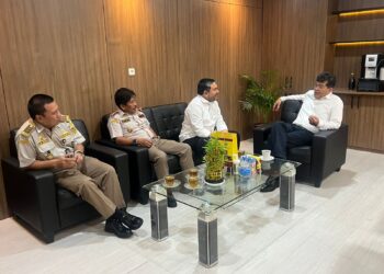 Bupati Pakpak Bharat, Franc Bernhard Tumanggor, bertemu kepala Badan Karantina Indonesia, Dr. Sahat Manaor Panggabean, di Kantor Badan Karantina Indonesia, Jakarta, Senin (13/05/2024).
