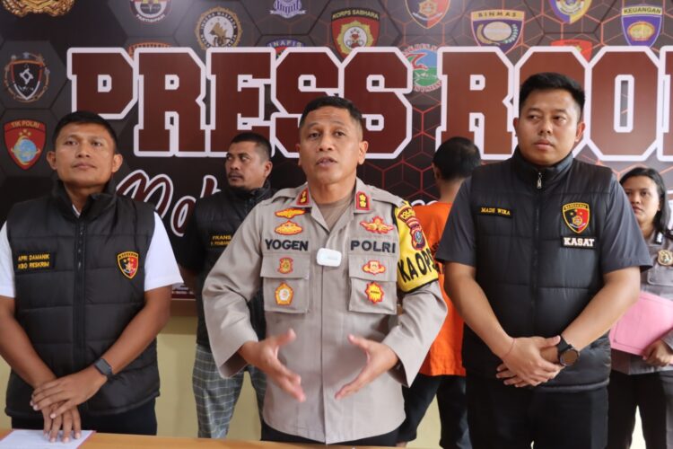 Kapolres  Pematangsiantar, AKBP Yogen Heroes Baruno S.H., S.I.K, pimpin konferensi pers pengungkapan kasus tindak pidana pencabulan dibawah umur, pada Senin (27/5/2024) siang tadi, sekitar pukul 13.30 WIB, di Lantai II Ruang Press Room Polres Pematangsiantar.