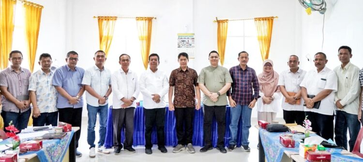 Foto bersama usai pertemuan.