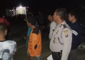Polsek Perdagangan mengevakuasi jasad seorang pria yang meninggal dunia, di Pemandian Wisata Alam Indah, Kampung Gunung Huta II, Nagori Bandar Jawa, Kecamatan Bandar, Kabupaten Simalungun.