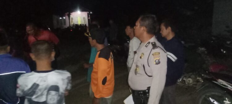 Polsek Perdagangan mengevakuasi jasad seorang pria yang meninggal dunia, di Pemandian Wisata Alam Indah, Kampung Gunung Huta II, Nagori Bandar Jawa, Kecamatan Bandar, Kabupaten Simalungun.