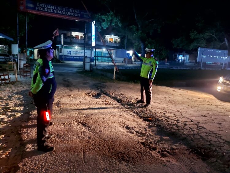 Sat Lantas Polres Simalungun menggelar Blue Light Patrol (BLP), pada Selasa (28/5/2024), mulai pukul 21.00 WIB hingga selesai.