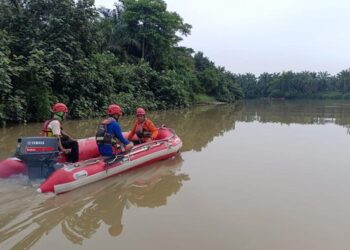 Foto: Basarnas saat mencari keberadaan korban hanyut di sungai Langkat. (Foto: Dok. Kantor Basarnas Medan)