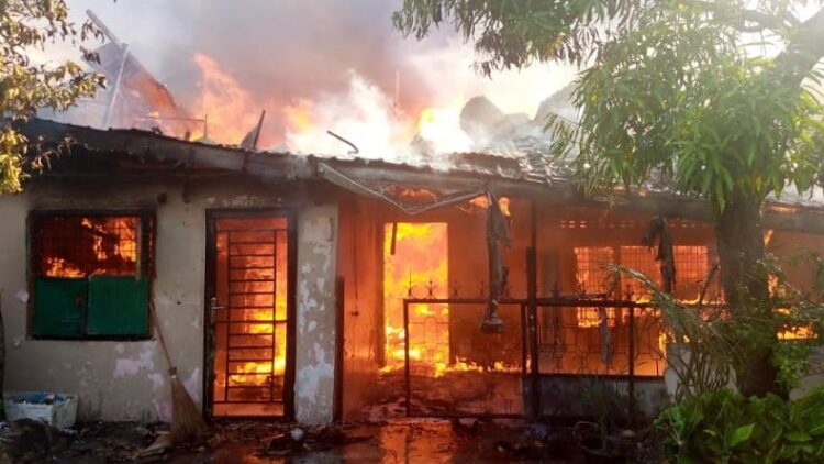 Kebakaran hebat melanda permukiman di Jalan Brigjen Katamso Gang Bakti, Lingkungan VII, Kelurahan Sukaraja, Kecamatan Medan Maimun, Kota Medan, Senin (6/5/2024). (Foto: Istimewa).