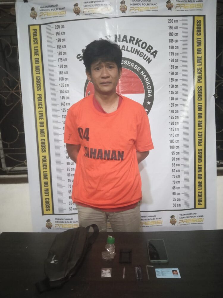 Foto pelaku dan barang bukti sabu yang diamankan Polisi.