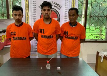 Foto pelaku dan barang bukti yang diamankan Polsek Perdagangan.
