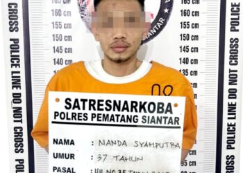 Foto tersangka yang diamankan Sat Resnarkoba Polres Pematangsiantar.
