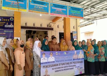 Pemerintah Pekon Penengahan, melaksanakan program gerakan Intervensi Serentak Pencegahan Stunting, di Balai Pekon setempat, Senin (10/6/2024).
