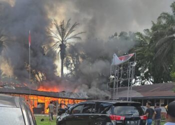 Kantor KPU Labura Terbakar. (Foto: Istimewa)