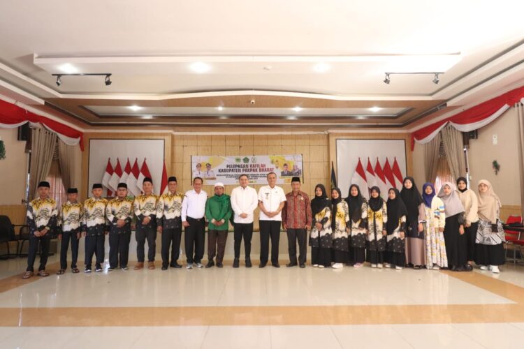 Bupati Pakpak Bharat berangkatkan khafilah ikuti Musabaqah Tilawatil Quran Ke-39 Tingkat Provsu, Rabu (19/06/2024).