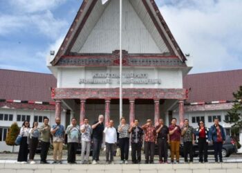 Foto bersama usai pertemuan.