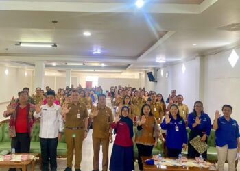 Foto bersama disela acara.
