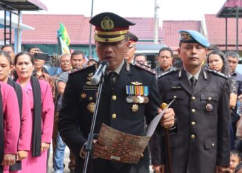 Kapolres Pematangsiantar, AKBP Yogen Heroes Baruno SH, SIK, pimpin persemayaman Almarhum (Alm) Aiptu Ranto Jones Simatupang.