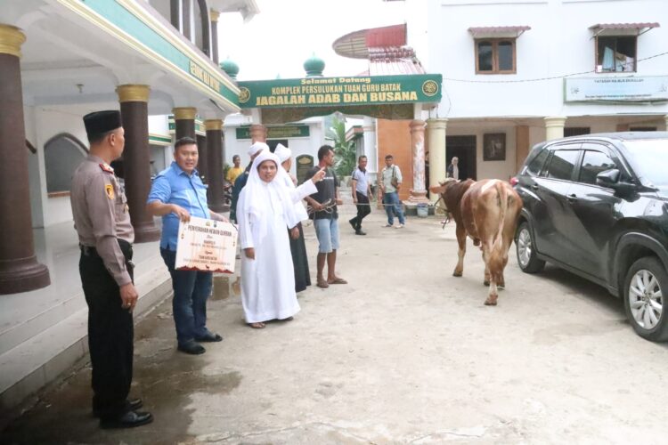 Wakapolri, Komjen. Pol. Drs. Agus Andrianto, S.H, M.H, mengirimkan hewan qurban kepada Persulukan Serambi Babussalam Simalungun Al-Arif Billah Syekh Abdurrahman Rajagukguk Al Khaliy Naqsyabandi QS.