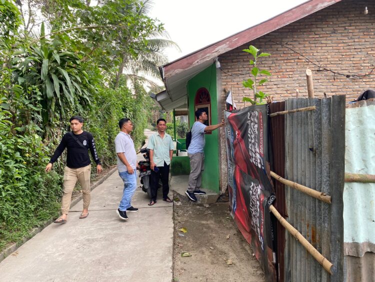 - Satres Narkoba Polres Simalungun menggerebek rumah milik Anto Buncit yang berada di Huta 5 Simp. Bah Jambi, Kecamatan Gunung Maligas, Kabupaten Simalungun, pada Selasa (25/6/2024) sore, pukul 16.00 WIB.