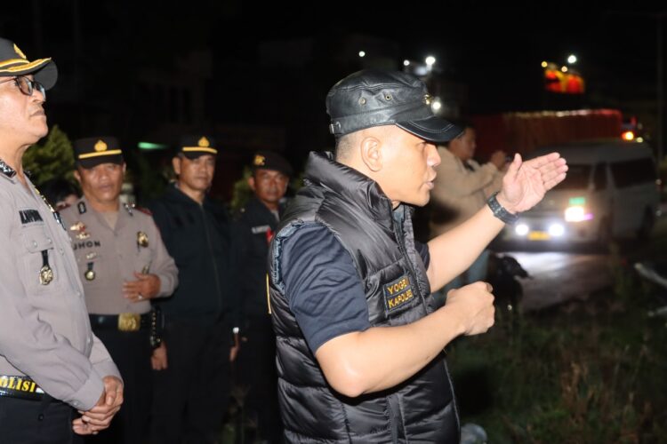 Kapolres Pematangsiantar, AKBP Yogen Heroes Baruno SH, SIK yang merupakan mantan Kasat Reskrim Polres Metro Depok, pimpin Kegiatan Rutin Yang Ditingkatkan (KRYD), pada Minggu (2/6/2024) malam, pukul 00.00 WIB, hingga subuh.