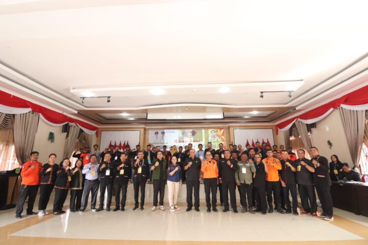 Foto bersama disela kegiatan.
