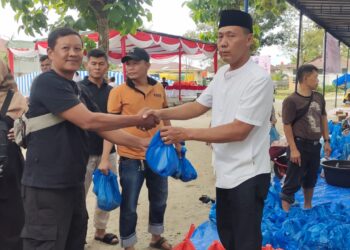 Polres Simalungun melaksanakan penyembelihan dan pembagian daging kurban dalam rangka perayaan Hari Raya Idul Adha 1445H/2024M, pada Selasa (17/6/2024), pukul 09.00 WIB.