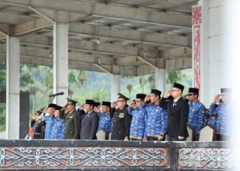 Suasana upacara peringatan Hari Lahir Pancasila tingkat Kabupaten Pakpak Bharat, di Lapangan Kasean Banurea, Napa Sengkut Salak, Sabtu (01/06/2024).