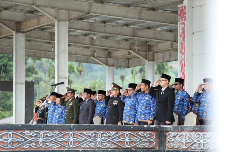 Suasana upacara peringatan Hari Lahir Pancasila tingkat Kabupaten Pakpak Bharat, di Lapangan Kasean Banurea, Napa Sengkut Salak, Sabtu (01/06/2024).