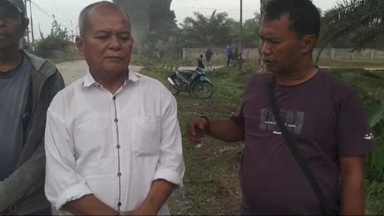 Sat Narkoba Polres Simalungun sikapi info dugaan peredaran Narkoba di Kebun Sawit Bah Jambi, pada Senin (24/6/2024) sore lalu, mulai pukul 18.00 WIB.