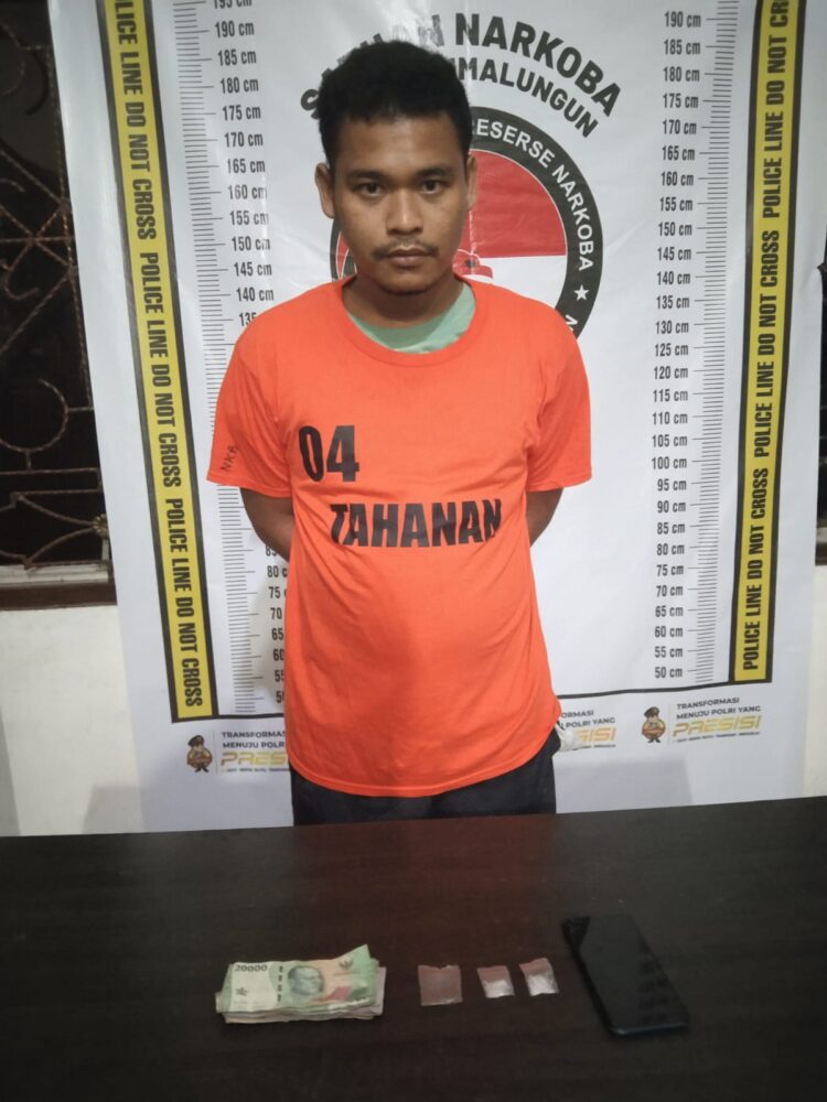 Foto pelaku dan barang bukti sabu yang diamankan Polres Simalungun.