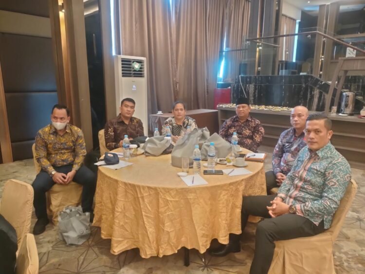 Kasat Lantas Polres Simalungun, IPTU Jonni FH Sinaga, SH, hadiri acara Focus Group Discussion (FGD) bertajuk "Angkutan Pariwisata yang Berkeselamatan". Acara tersebut berlangsung di Le Polonia Hotel Medan, pada Sabtu (29/6/2024).