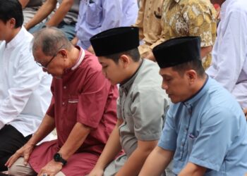 Kapolres Pematangsiantar, AKBP Yogen Heroes Baruno SH, SIK, sholat Ied, di Lapangan Haji Adam Malik Pematangsiantar, Senin (17/6/2024) pagi.