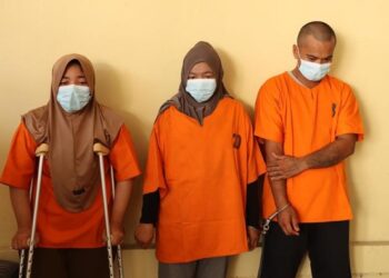 Tiga pelaku percobaan pembunuhan terhadap teman sekantor di Belitung (Foto: Dok Polres Belitung)