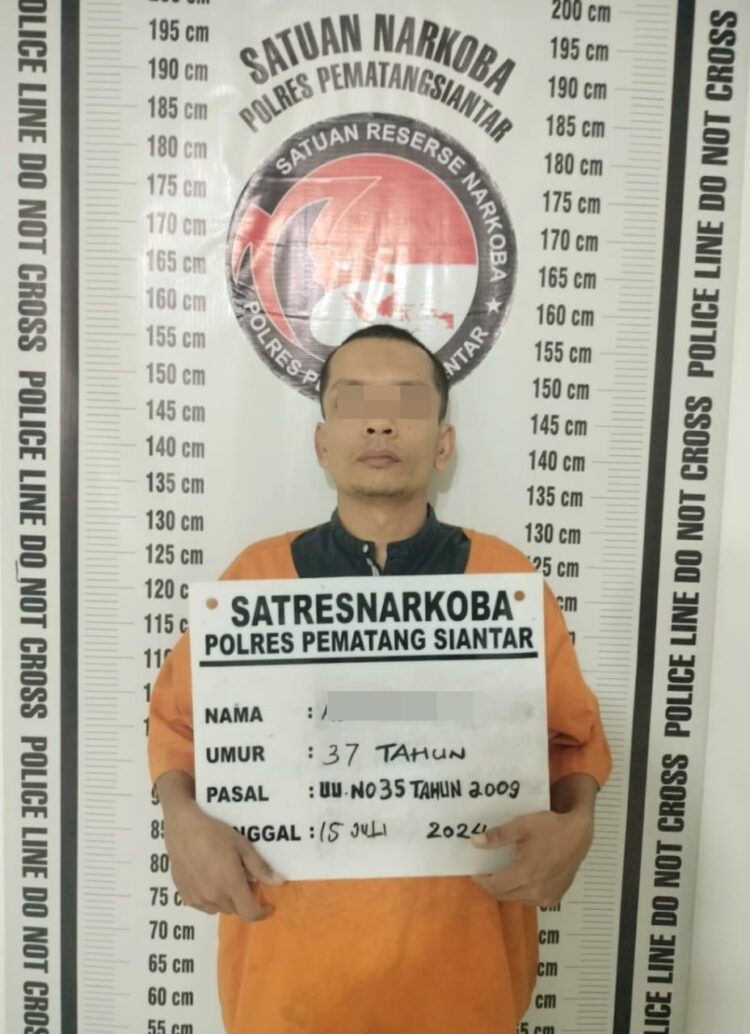 Foto tersangka yang diamankan Polres Pematangsiantar.