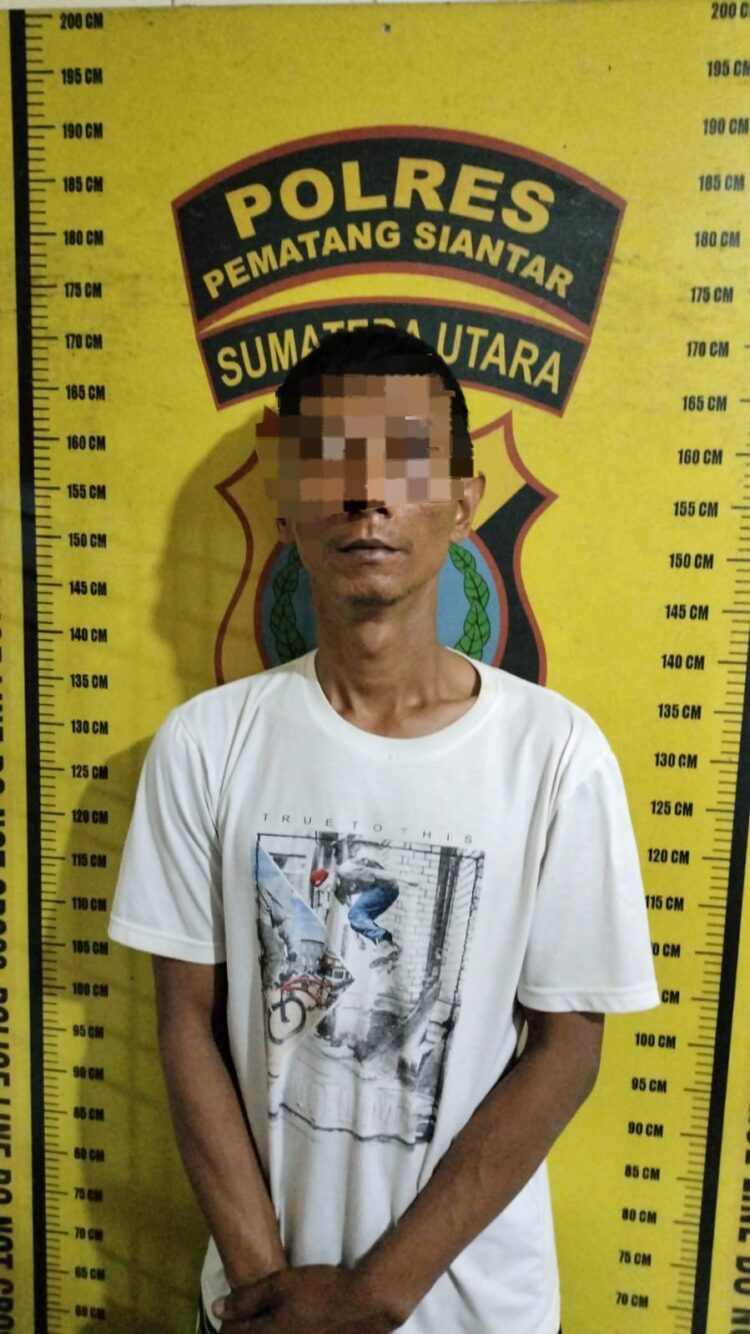 Foto pelaku yang diamankan Polsek Siantar Martoba.