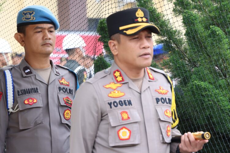 Kapolres Pematangsiantar, AKBP Yogen Heroes Baruno, SH, SIK, pimpin Apel Gelar Pasukan Operasi Patuh Toba 2024, pada Senin (15/7/2024), pukul  08.00 WIB, di Lapangan Apel Polres Pematangsiantar.