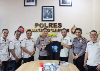 Kapolres Pematangsiantar, AKBP Yogen Heroes Baruno, SH, SIK, menerima audiensi Komunitas Smac Automotif Siantar, Kamis (4/7/2024) siang, pukul 14.00 WIB, di ruang kerja Kapolres.