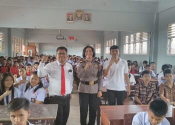 Kapolsek Siantar Marihat, AKP Relina Lumba Gaol S.Sos, menjadi narasumber kegiatan Masa Pengenalan Lingkungan Sekolah (MPLS) Siswa/i baru  SMK GKPI-1 Tahun Pelajaran 2024/2025.